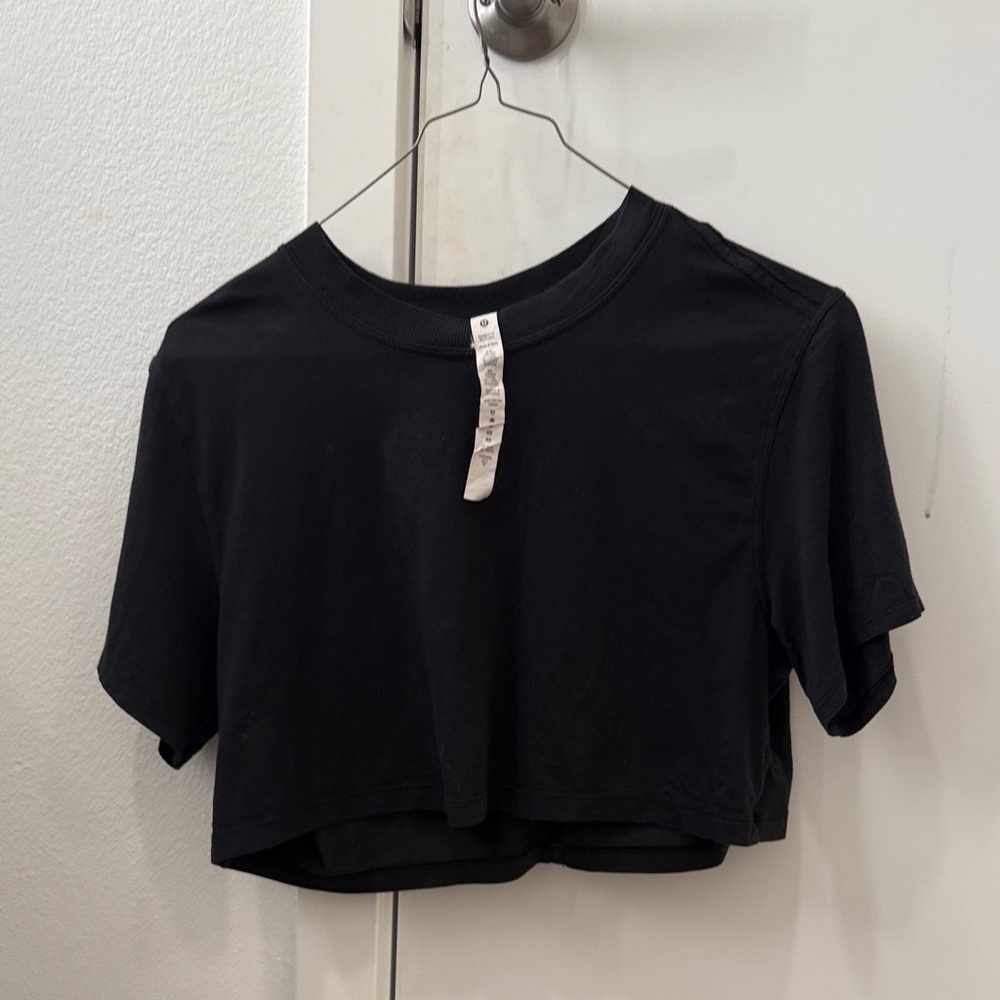 ⭐️LULU LEMON CROPPED BLACK T SHIRT
